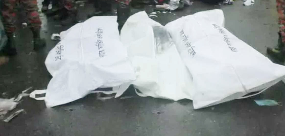 দাঁড়িয়ে থাকা ট্রাকের পিছে ধাক্কায়, প্রাণ গেল চারজনের