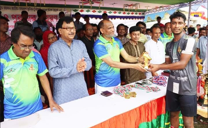 বাগমারা'য় বঙ্গবন্ধু জাতীয় গোল্ডকাপ ফুটবল টুর্নামেন্টের ফাইনাল ও পুরস্কার বিতরণ 