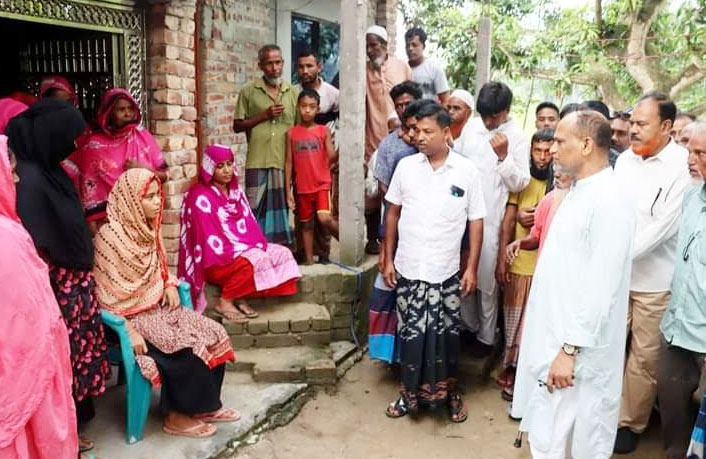 নিহতদের পরিবারের পাশে এমপি এনামুল