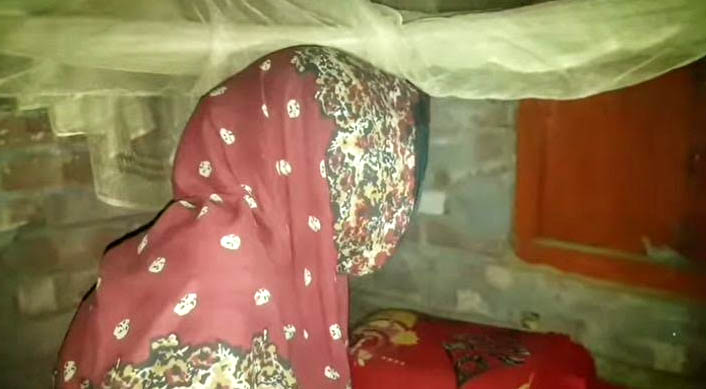 বিয়ের আশ্বাসে শারীরিক সম্পর্ক, দুই সন্তান ফেলে বিয়ের দাবিতে প্রেমিকের বাড়িতে অবস্থান