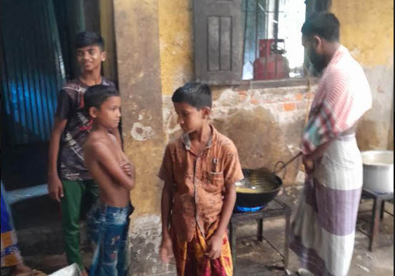 এতিম শিশুদের নিয়োমিত দেওয়া হয় নিম্নমানের খাবার