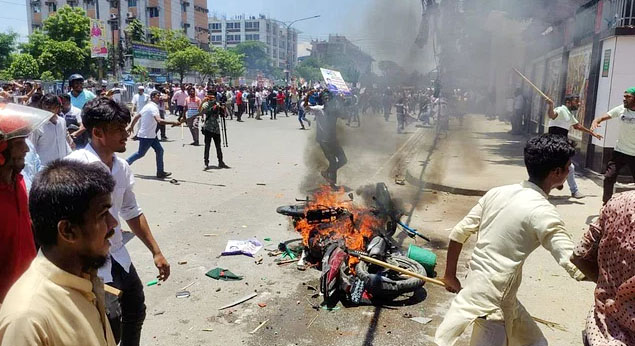 বিএনপির পদযাত্রা থেকে ধাওয়া পাল্টা ধাওয়া