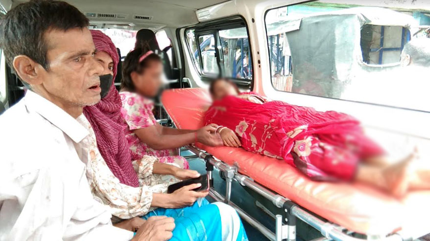 মোবাইল চুরির অপবাদে গৃহবধূকে পাশবিক নির্যাতন