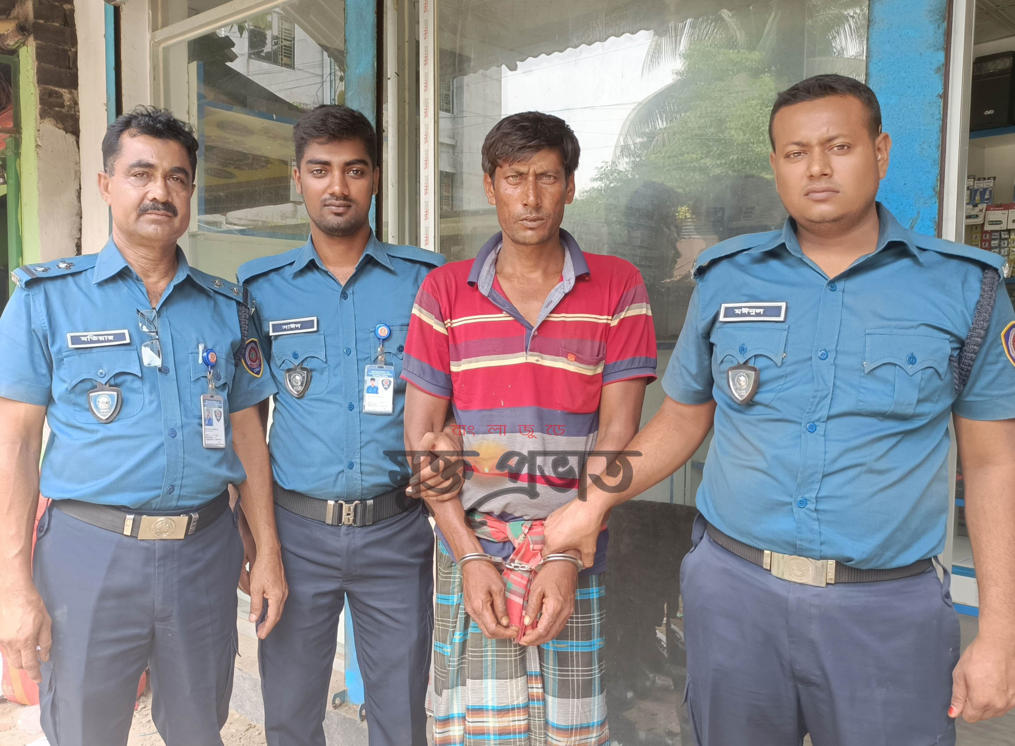 গুরুদাসপুরে ৬০ গ্রাম হিরোইনসহ মাদক ব্যবসায়ী আটক