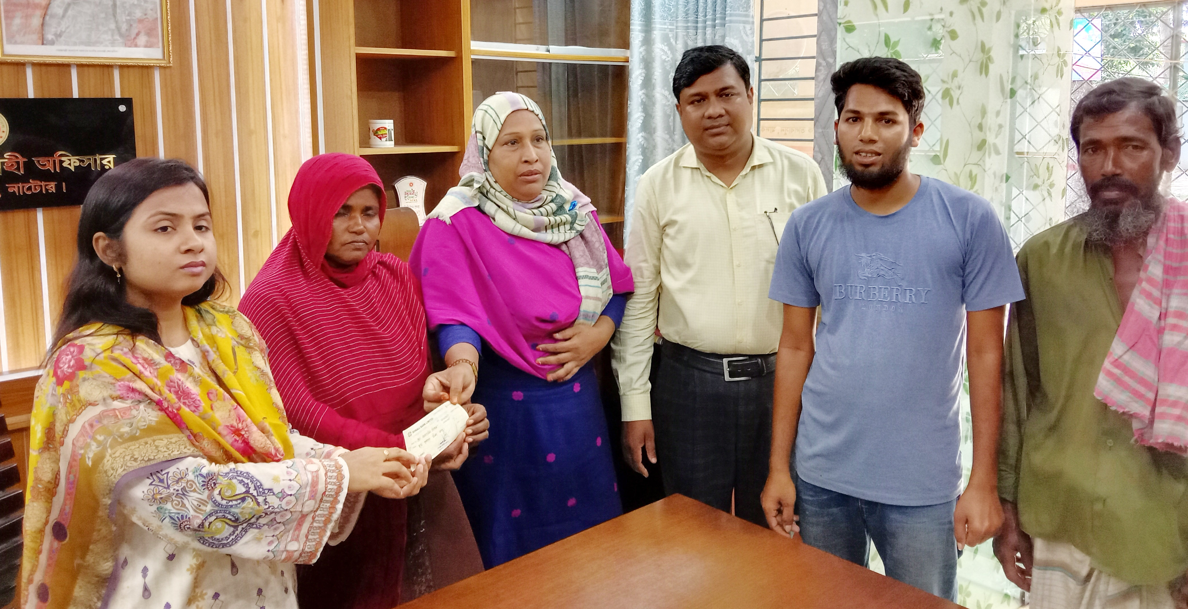 আগুনে ক্ষতিগ্রস্ত : নতুন ঘর নির্মাণ করবে ৮ পরিববার