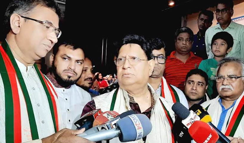 রাষ্ট্রদূতেরা নিজেদের এদেশের সম্রাট মনে করেন