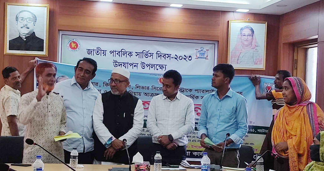 বড়াইগ্রামে অসুস্থ রোগীদের মাঝে চেক বিতরণ