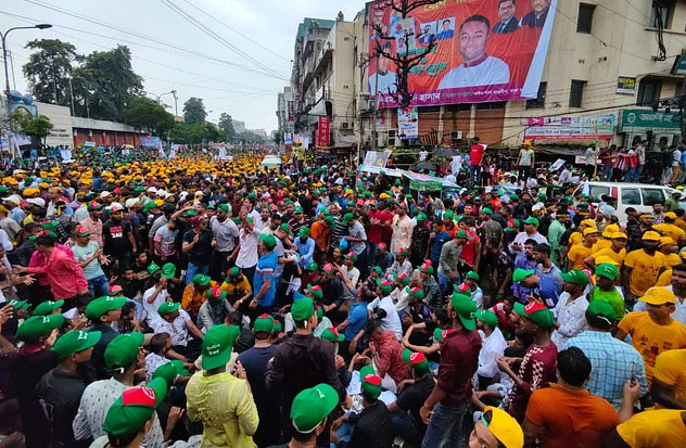 আওয়ামী লীগের শান্তি সমাবেশে বিপুল নেতা-কর্মীর উপস্থিতি