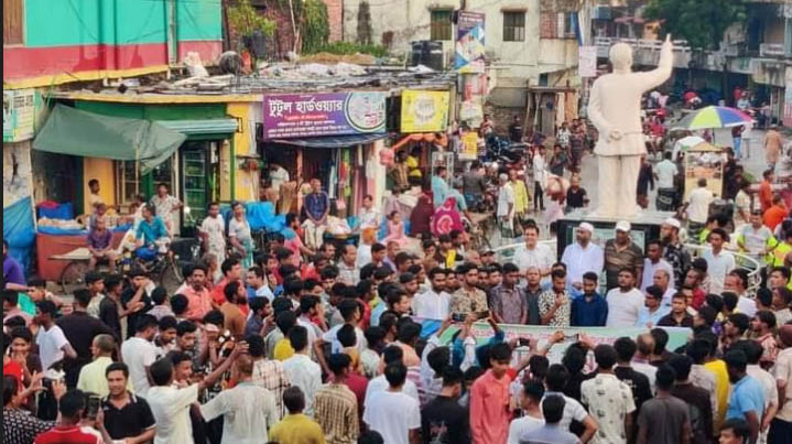 তাহেরপুরে অগ্নিসন্ত্রাস ও নৈরাজ্য সৃষ্টির প্রতিবাদে বিক্ষোভ মিছিল ও সমাবেশ