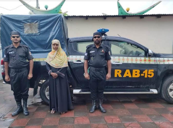 চকরিয়ায় গাঁজাসহ নারী মাদক ব্যবসায়ী গ্রেফতার 