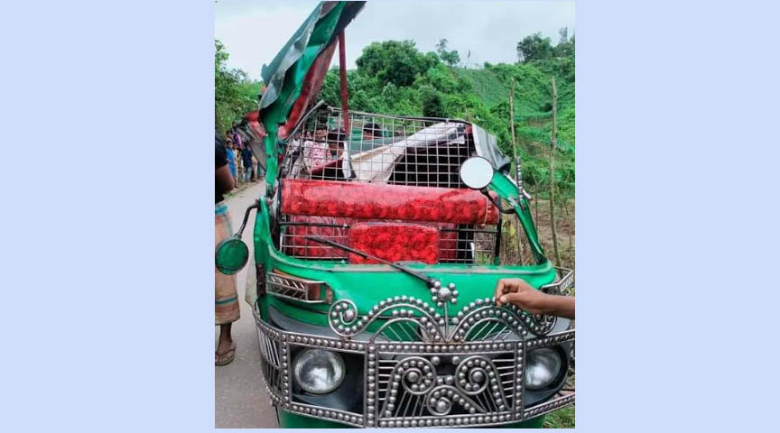 চকরিয়ায় ডাম্পার ট্রাক চাপায় সিএনজির এক যাত্রী নিহত