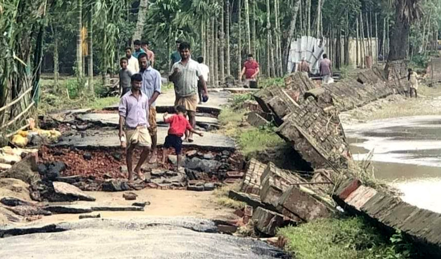 পানি কমে জেগে উঠেছে বুকের ক্ষত...!