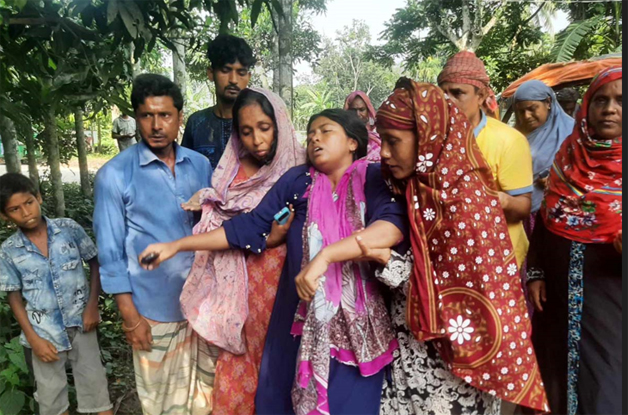 বড়াইগ্রামে মাটির দেয়ালের নিচে চাপা পড়ে নারীর মৃত্যু