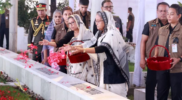 বনানীতে শহীদদের প্রতি প্রধানমন্ত্রীর শ্রদ্ধা