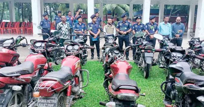 নাটোরে ইউপি সদস্য গ্রেপ্তার, ১৬টি চোরাই মোটরসাইকেল উদ্ধার