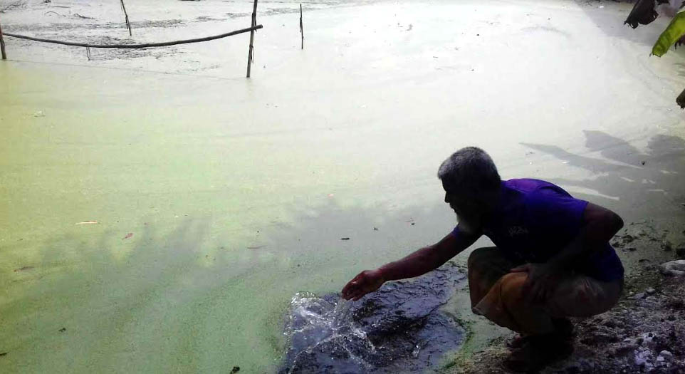 সিরাজগঞ্জে ডায়িং এন্ড প্রসেস মিলের বিষাক্ত বজ্রে দুষিত পরিবেশ