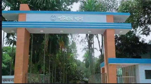 অবৈধ ভাবে বালু ও পাথর উত্তোলন করায় ৬টি বোমা মেশিন ধ্বংস