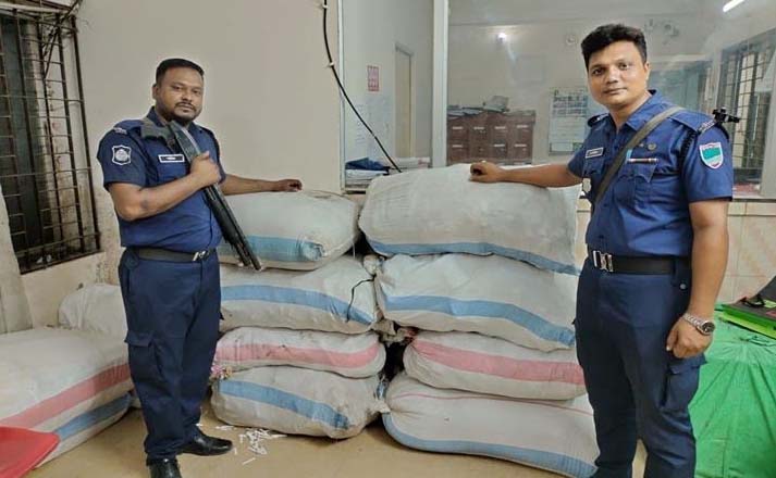কুষ্টিয়ায় পুলিশের অভিযানে সাড়ে তিন লাখ নকল আকিজ বিড়ি জব্দ
