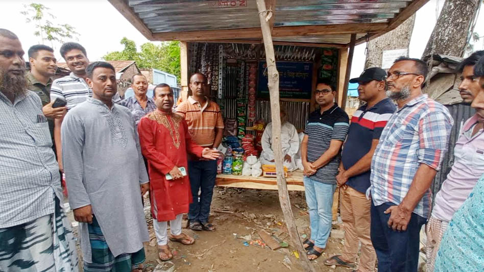 শিবগঞ্জে ভিক্ষুকদের পুনর্বাসনে দেওয়া হলো দোকানঘর