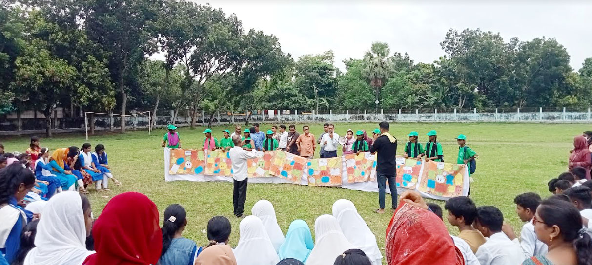 বদলগাছীতে বাল‍‍্যবিবাহ প্রতিরোধ বিষয়ক দেয়ালিকা প্রদর্শন