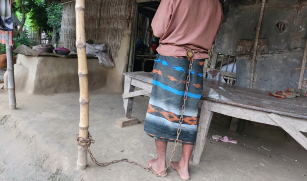 গুরুদাসপুরে সুদের টাকা দিতে না পারায় কৃষককে শিকলে বেঁধে নির্যাতনের অভিযোগ