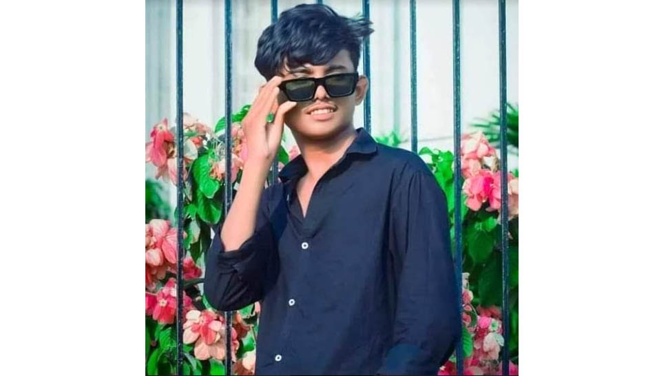সমুদ্র সৈকতে গোসল করতে নেমে ফটোগ্রাফার নিখোঁজ