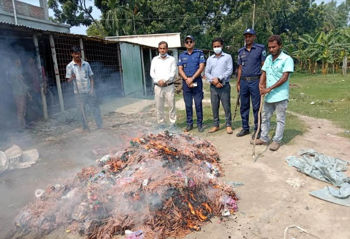 বড়াইগ্রামে নিষিদ্ধ কারেন্ট জাল পুড়িয়ে ধ্বংস
