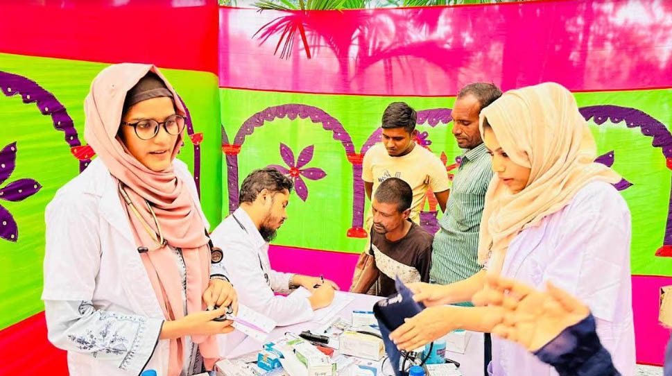 উল্লাপাড়ায় ‘আওয়াজ মানব উন্নয়ন সংস্থার উদ্যোগে’ চিকিৎসা সেবা ও ওষুধ বিতরণ