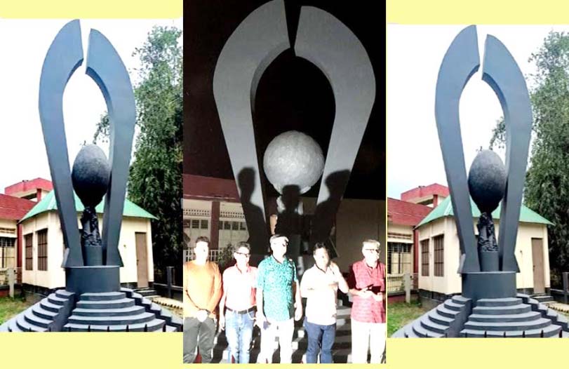 কানসোনা মুক্তিযুদ্ধ স্মৃতিসৌধ পরিদর্শন করলেন পশ্চিমবঙ্গের দুই লেখক