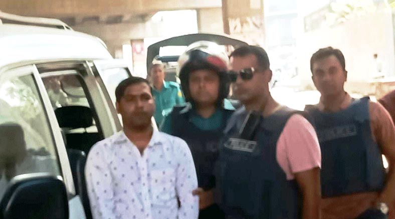 উত্তরায় ককটেল বিস্ফোরণ, তিন পুলিশ সদস্য আহত