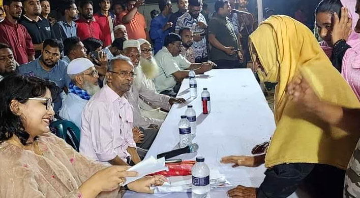 পলকের উন্নয়ন অব্যাহত রাখতে পুনরায় নৌকায় ভোট দিতে হবে