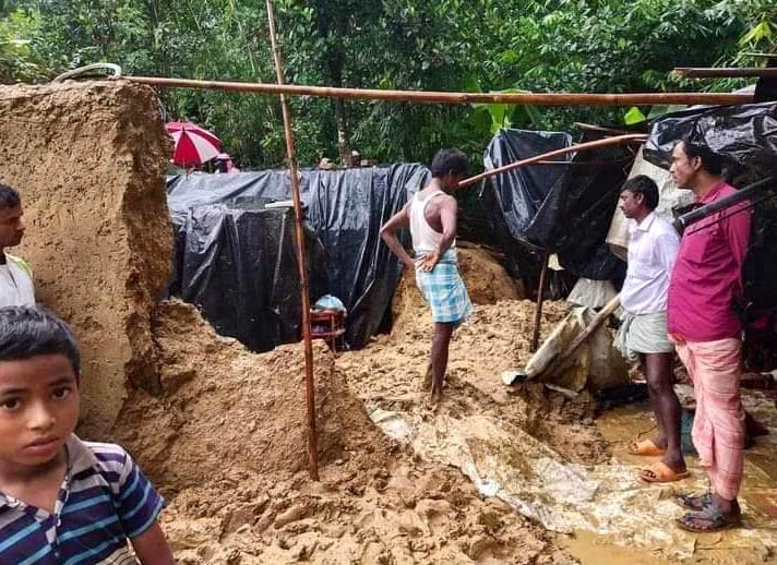 মাটির দেয়াল চাপায় একই পরিবারের চারজনের মৃত্যু