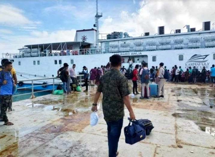 যেভাবে সেন্টমার্টিনে আটকা পড়েছিল ৪০০ পর্যটক