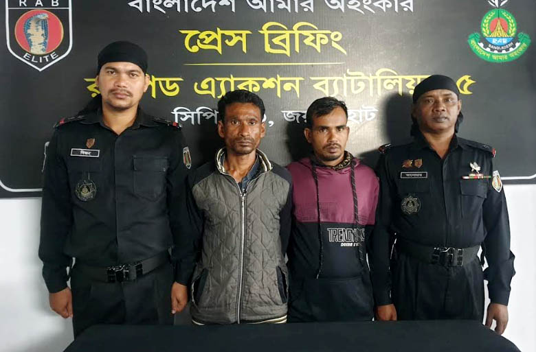 নওগাঁয় অভিনব কায়দায় লুকিয়ে রাখা গাঁজাসহ ২ মাদক সম্রাট গ্রেপ্তার