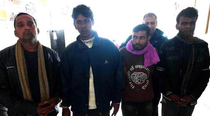 বদলগাছীতে দেশীয় অস্ত্রসহ চার ডাকাত আটক