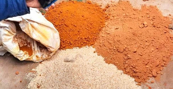সিরাজগঞ্জে মসলার ওজন বাড়াতে ইটের গুঁড়ার মিশ্রণ