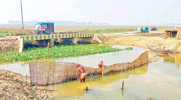 চলনবিলের খাল বেচা-কেনা করছেন আওয়ামী লীগ নেতাকর্মীরা