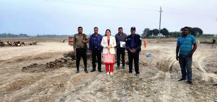 বদলগাছীতে ফসলি জমির মাটি কাটায় অর্থদণ্ড