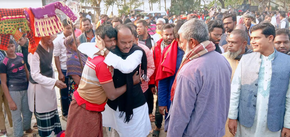 সিংড়ায় গণসংযোগে ব্যস্ত সময় পার করছেন স্বতন্ত্র প্রার্থী শফিক