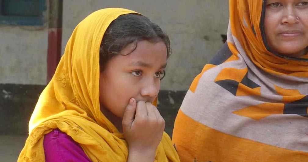 সেশন ফি দিতে না পারায় শিশু রাজিফাকে নতুন বই দেননি শিক্ষক