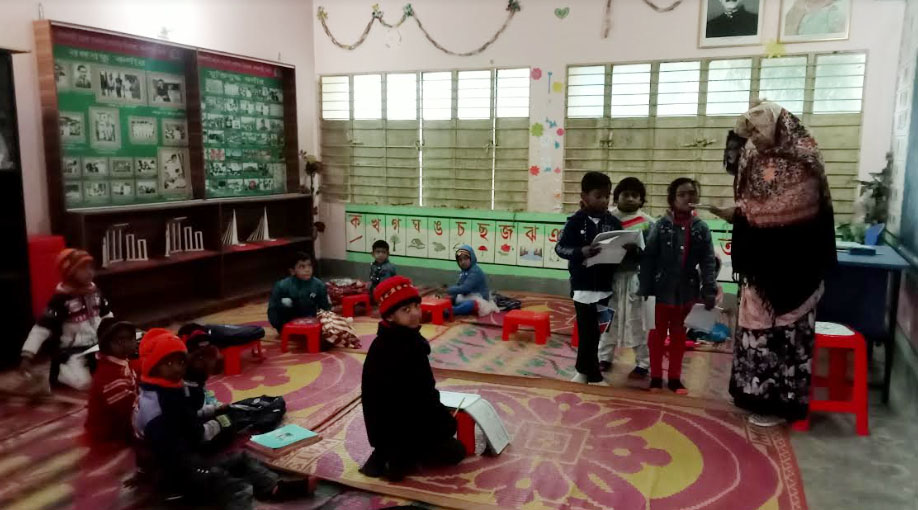 ৯ দশমিক ৫ ডিগ্রি তাপমাত্রাতেও বদলগাছীতে চলছে বিদ্যালয়