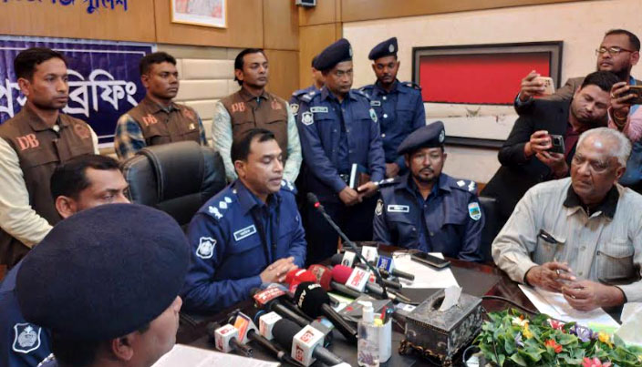 ব্যবসার টাকার জন্যই তিনজনকে জবাই করে হত্যা