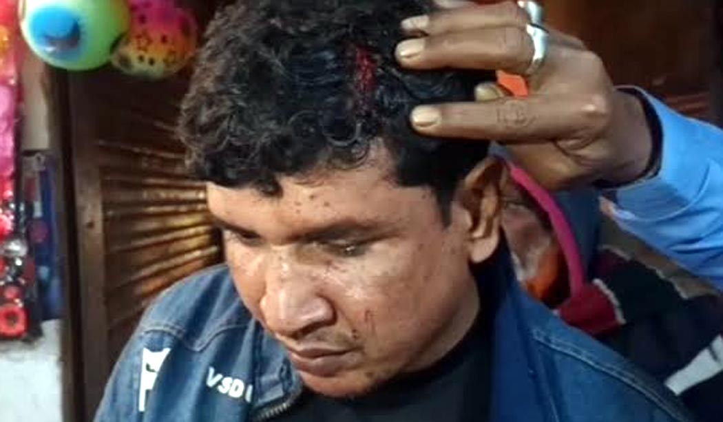 তিতাসে হত্যা মামলার আসামীকে মারধরের অভিযোগ