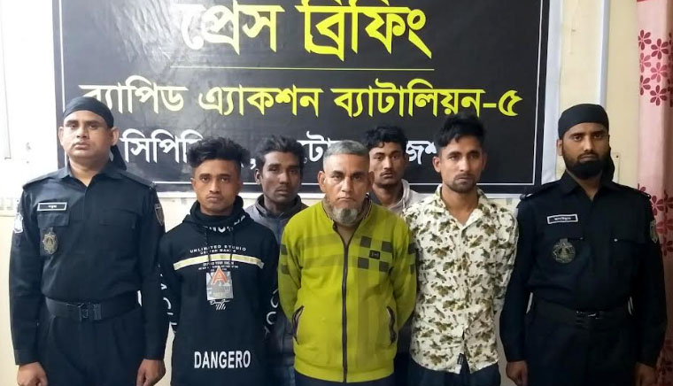 সিংড়ায় সংঘবদ্ধ মোবাইল চোর চক্রের ৫ সদস্য গ্রেপ্তার