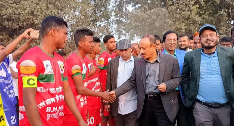 ফুলবাড়ীতে শেখ রাসেল স্মৃতি ফুটবল লীগের উদ্বোধন