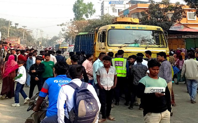 উল্লাপাড়ায় ট্রাক চাপায় নারীর মৃত্যু