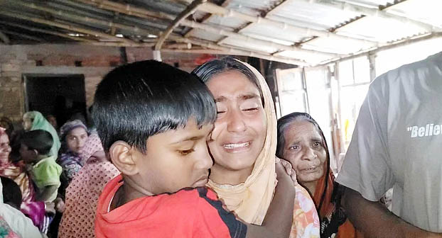 বাবার অপেক্ষায় ছোট্ট শিশু তামিম