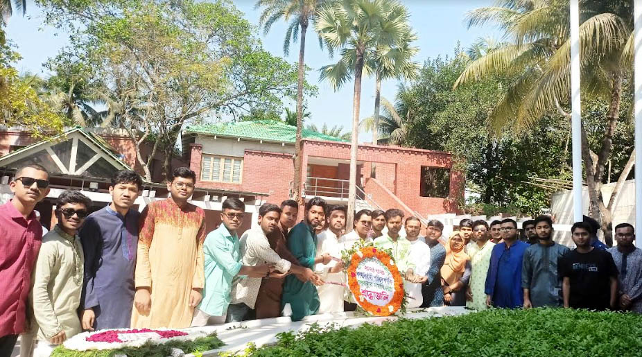 ৪২ দফা দাবিতে ফুলবাড়ী দোকান কর্মচারী ইউনিয়নের বিক্ষোভ