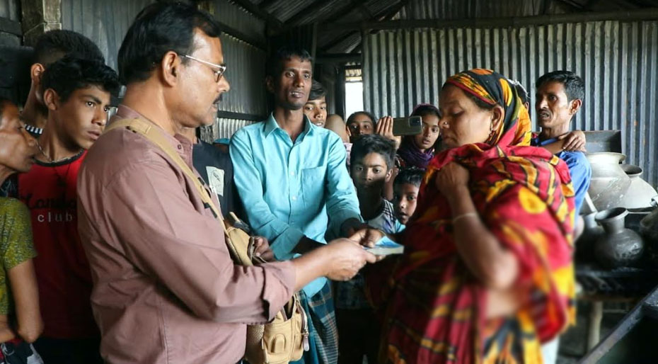আগুনে পুড়ে সর্বস্ব হারানো শাহ আলম পাচ্ছেন নতুন ঘর