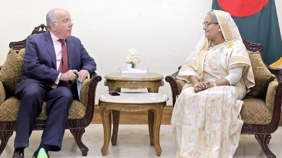ব্রাজিলকে বাংলাদেশ থেকে পোশাক কেনার আহ্বান